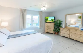 Cocoa Beach Club - Oceanfront Condos with Pool next to Pier and Port Canaveral - Room
