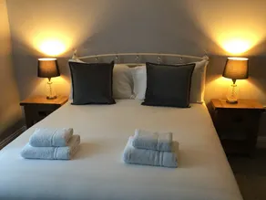 Dog And Crook - Room
