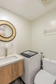 Cozy and Nature-Inspired Studio Unit - Baño