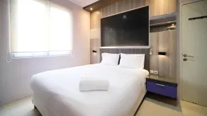Best Location And Homey 2Br At Twin Tower Apartment - Room