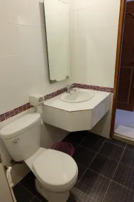 Riverside Hotel - Baño