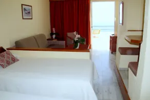Magnífica casa vacacional con piscina climatizada e internet de alta velocidad | Vistas a la montaña | Cerca de la playa - Habitación