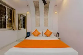 Hotel Satellite - Room