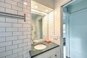 2 Mi to Capitol Hill, Walk to SU! Quaint Retreat - Innvendig