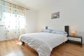 Lovely flat just steps from the beach - Værelse
