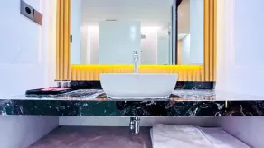 Azana BeSt Hotel Batu - Badezimmer