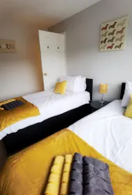 5 Bedroomed House Available for Guests and Contractors Wifi Parking - Room