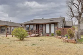 Cozy Oklahoma City Home w/ Deck & Gas Grill! - Innvendig