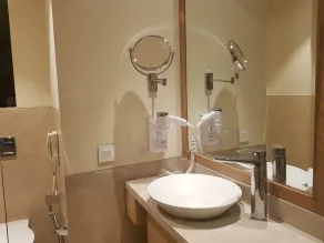 Singhania Sarovar Portico - Bathroom