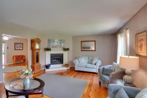 Pittsfield Home w/ Deck - 12 Mi to Jiminy Peak! - Innenbereich
