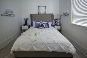 7 Bedroom - Sleeps 14! Next to Bourbon Street - Zimmer