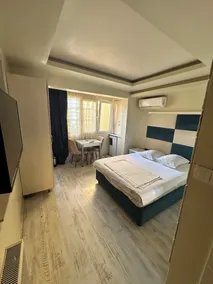 İsthouse - Rom