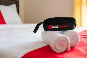RedDoorz @ Ruko ITC Roxy Mas - Room