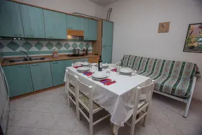 Cozy apartment near the beach - Esszimmer