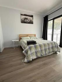 Golden Cliff Retreat Modern Riverside Escape - Rum