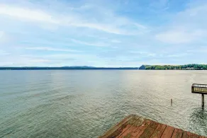 Waterfront Hood Canal Home w/ Pool Table! - Interni