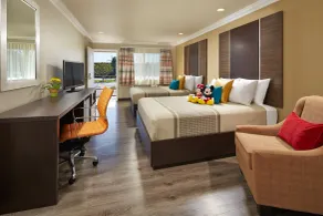 Eden Roc Inn & Suites near the Maingate - Room