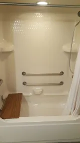 Garner Hotel Frederick Southeast by IHG - Bathroom