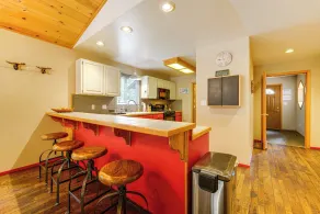 Home w/ Deck + Access to Tahoe Donner Amenities! - Interiör