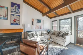 Chic Greek Peak Ski Resort Townhome w/ Balconies! - Innvendig