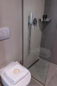 Grand Hotel Saranda - Bathroom
