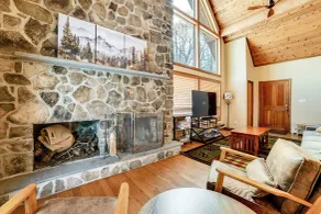 Golf, Fish & Ski: Retreat w/ Game Room in Thompson - Interiör