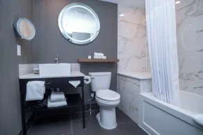 Sandman Signature Ottawa Airport Hotel - Salle de bain