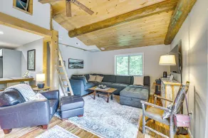 River Access On-site: Schroon Lake Gem on 21 Acres - Innenbereich