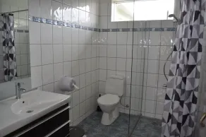 Stóra-Ásgeirsá Horse Farm Stay - Bathroom