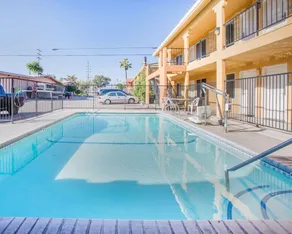 Econo Lodge Inn & Suites Lodi - Wine Country Area - Piscine
