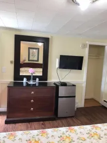 Royale Coach Motor Lodge - Room