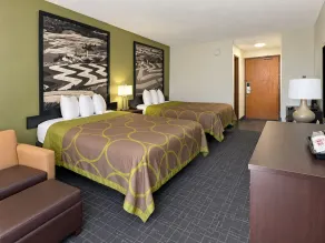 Super 8 by Wyndham Madison South - Room