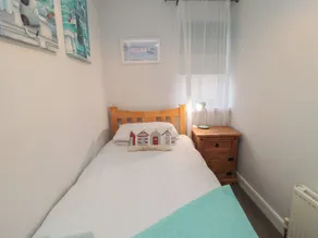 17 Costa Way - Room
