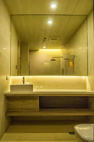 Camaya Coast Hotel - Bathroom
