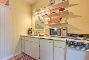 Quiet Saugatuck Studio w/ Patio - Walk to Dtwn! - Interiør