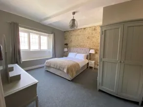 The Bull - Room