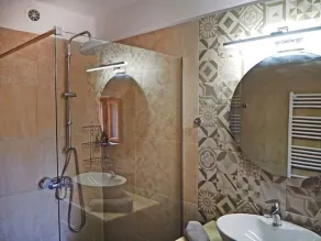 Small village, 2 houses together for 2 families - Salle de bain