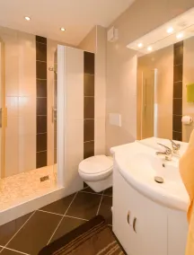 Familienorientierte Ferienwohnung mit Garten und Terrasse | Skifahren in der Nähe - Badezimmer