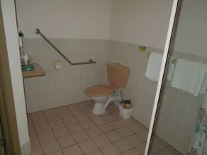 Golden Square Motor Inn - Bathroom