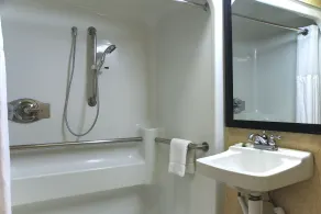Larkspur Landing Extended Stay Suites Hillsboro - Salle de bain
