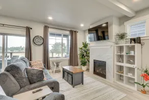 Columbia River Views: Spacious Hammond Getaway! - Interiör