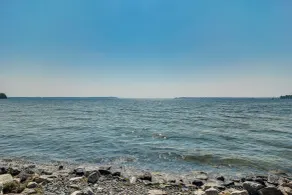 Grill Out, Play Pool: Huge Home on Lake Champlain! - Innvendig