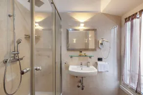 Inn Rome Rooms & Suites - Baño