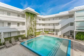 Beach Haus Key Biscayne Contemporary Apartments - Pool