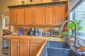 Spacious Victorian Home 1/4 Mi to Holiday Valley! - Interiör