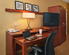 Courtyard by Marriott Indianapolis Airport - Chambre