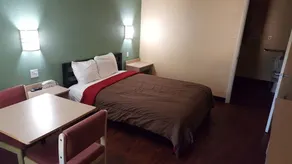 Mentor Home Inn - Chambre