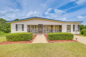 Clanton Cottage w/ Charcoal Grill & Porch! - Innenbereich