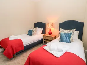 South Tower Cottage - Room