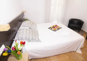 Living Valencia Apartments - Merced - Chambre